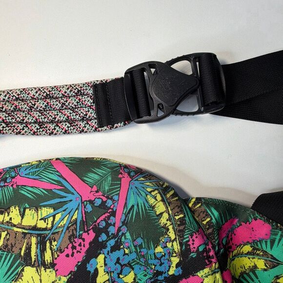 Kavu Rope Sling Crossbody Bag Tropical Greens - Picture 4 of 5